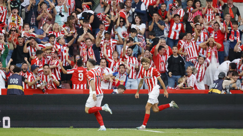 Derbi asturiano entre el Real Sporting de Gijon y el Real Oviedo en El Molin�n