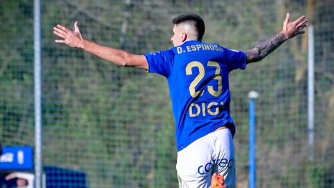 Diego Espinosa celebra su gol al Atl�tico Astorga
