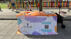 Una de las mesas informativas contra el acoso escolar instalada en las calles de Nar�n.