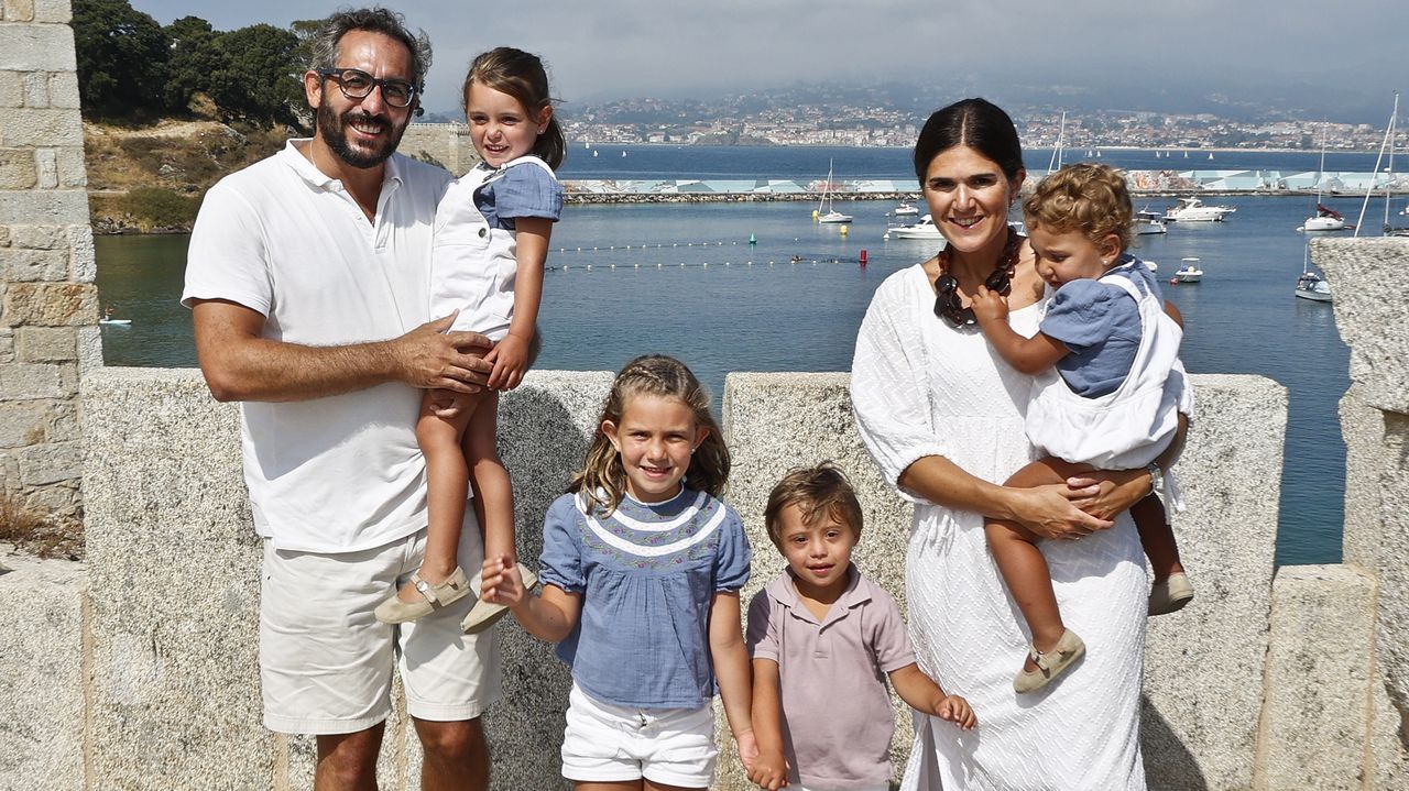 Paisajes del Camino Celta irland�s.Esta familia numerosa de Madrid pasa los veranos en Nigr�n. 