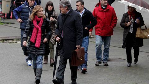 La madre de Diego Novo junto a su abogado, con el padre del pequeo y familiares y amigos a su llegada a los juzgados.