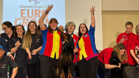 Ana Bel�n Gonz�lez Velasco, junto a dos peluqueras vallisoletanas, se impuso en la categor�a �stripping� por equipos en el Campeonato Europeo de Peluqer�a Canina