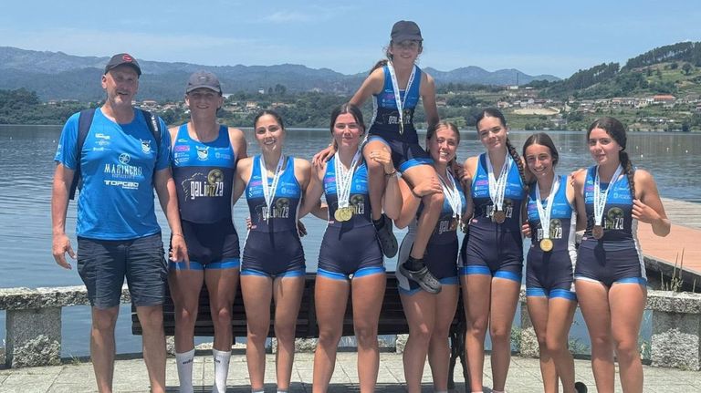 Cuatro oros y dos bronces para el Club de Remo Ribadeo en el Campeonato Gallego de Castrelo de Miño
