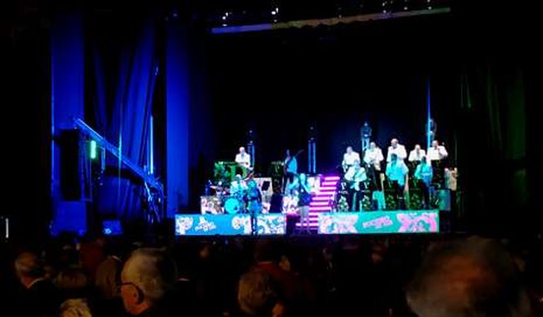 Actuación de la orquesta Poceiro, el día de la Patrona. 