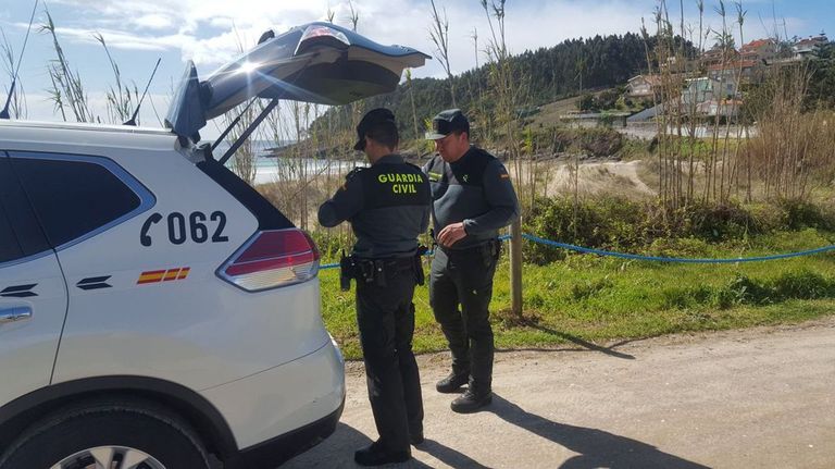 Encuentran 23 kilos de cannabis en una caja cuando van a desalojarlo de la casa okupada en Portonovo