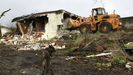 El Concello derriba una de las viviendas del poblado gitano de O Carqueixo, vaca tras el fallecimiento de su propietaria