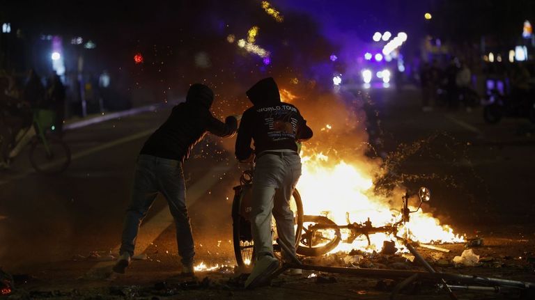 Vota y opina: ¿Crees que se está haciendo lo suficiente para frenar las convocatorias de disturbios y llamamientos a la violencia en las ciudades a través de redes sociales?