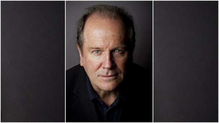 William Boyd: «Los novelistas somos como los espías, observamos y siempre estamos alerta»