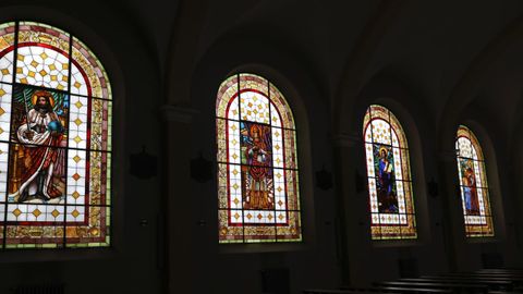 Las vidrieras de la capilla del Seminario Menor de Santiago son de una gran belleza