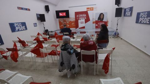 Ambiente previo en la sede del PSOE de A Coruña