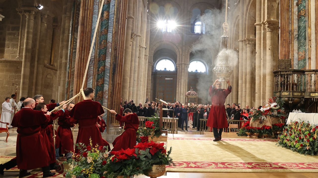 As� fue la Ofrenda de la Traslaci�n del Ap�stol Santiago.El primer d�a del 2026�siguieron llegando peregrinos a Santiago, como este grupo que entr� por el Camino Portugu�s