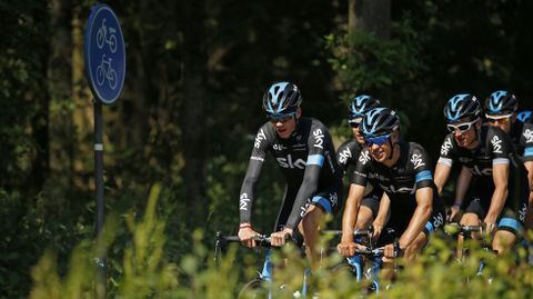 Sesin de entrenamiento del equipo Team en los Pases Bajos. Se preparan para el Tour de Francia que comienza el 4 de julio.