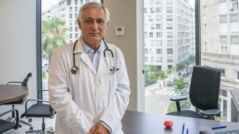 Enrique Rodríguez, médico: «Si haces estiramientos y te mueves en el trabajo, estás previniendo contracturas y acortamientos musculares»
