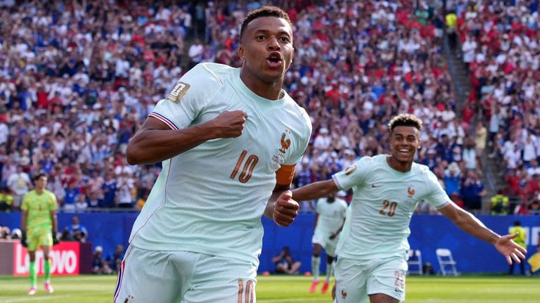 Francia ya espera a España en las semifinales del Mundial (2-0)