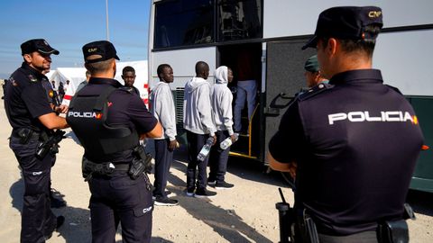 Algunos de los migrantes rescatados por la ONG Proactiva Open Arms 