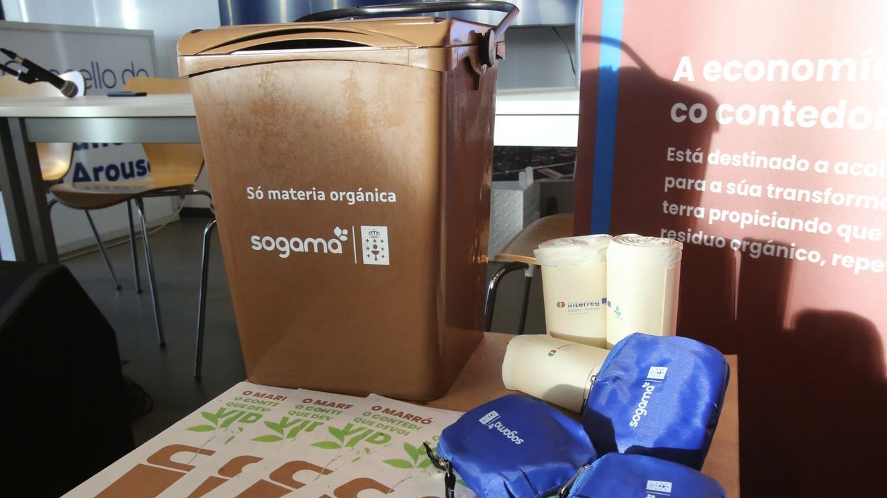 Vertederos.Un equipo de contenedor y bolsas para el compostaje