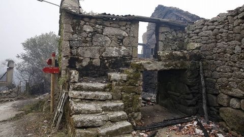 Viviendas quemadas en As Fermosas, concello de Carballeda de Avia