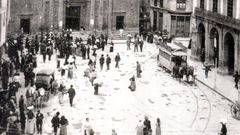 El tranv�a a su paso por la plaza del Ayuntamiento