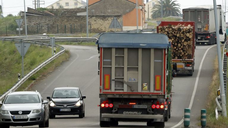 Los transportistas digitalizan su documentación: «El conductor ya parece un administrativo»