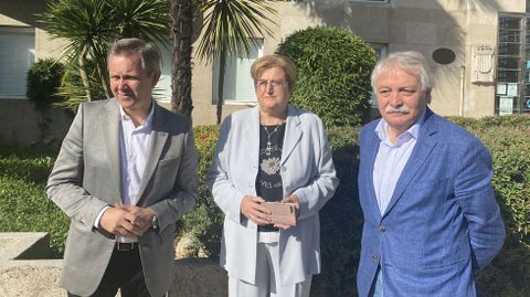 José Miñones, delegado el Gobierno, Isabel Gil, alcaldesa de Ramirás, y Emilio González Afonso, subdelegado del Gobierno en Ourense