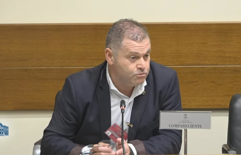 El ingeniero t�cnico de minas del Principado, Enrique Fidalgo Men�ndez, durante su comparecencia en la Junta General