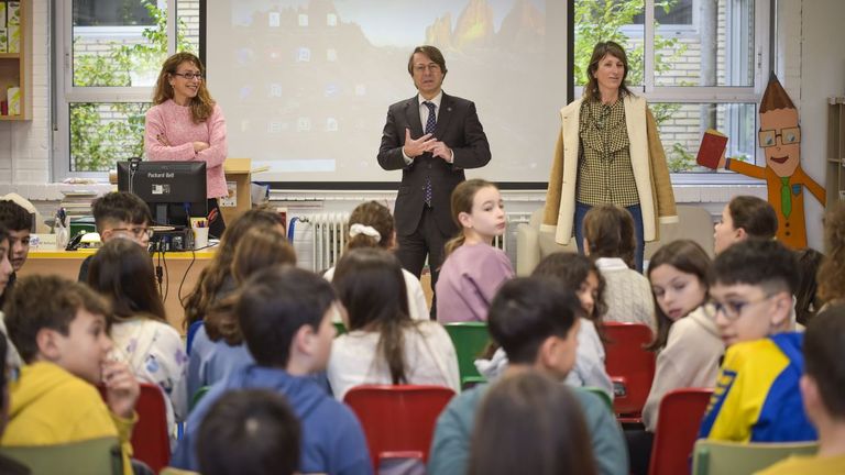 Los niños ya saben qué es Hacienda: «¿Podemos pagar un impuesto con algo que no sea dinero, como por ejemplo con una estatua?»