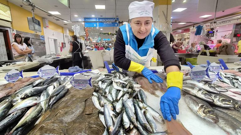 La sardina, la joya azul que el cambio climático ha hecho que de verdad «molle o pan» por San Xoán