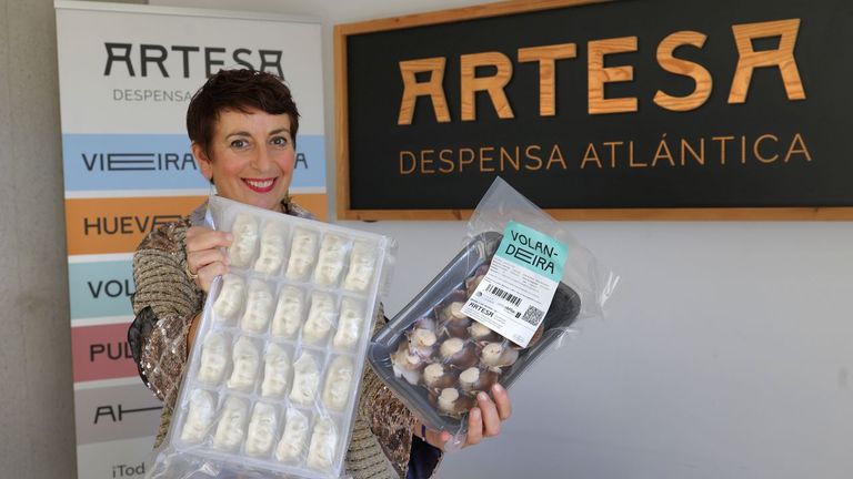 La meca de los restaurantes que buscan alimentos especiales está en Barro: «Es curioso que lo que más vendemos sea vieira gallega y gyozas chinas»