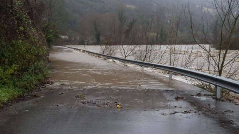 Tramo de la carretera Soto-Godos afectado por la crecida
