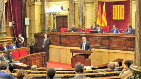 JxCat presentó el 3 de octubre del 2018 una propuesta de resolución para que el Parlamento catalán reprobara «la actuación del rey Felipe VI y en particular su posicionamiento contra las instituciones catalanas y sus representantes legítimos en su discurso del 3 de octubre del 2017»