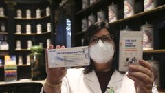 Farmacias como la de Carmen lvarez ya tienen, de nuevo, test de antgenos