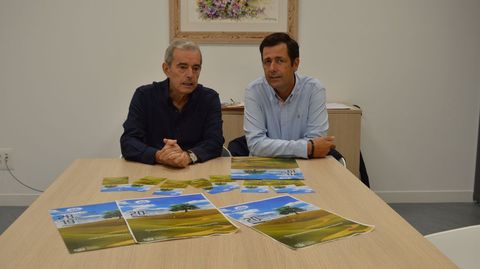 El doctor Carlos Nzara y el edil Marcos Guisasola explicaron ayer el programa del congreso mdico en Sanxenxo