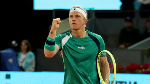 Alejandro Davidovich advances to the second round of the Madrid Masters 1000