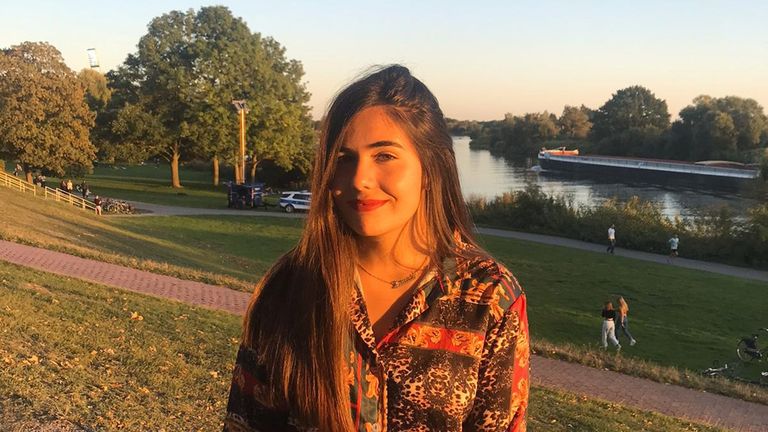 La asturiana Graciela Díaz en la rivera del río Weser, Bremen