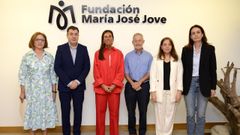 Elvira Ferrer, Román Rodríguez, Felipa Jove, Ángel Carracedo, Emma Justa y Judith Fernández, en la Fundación María Jose Jove de A Coruña. 