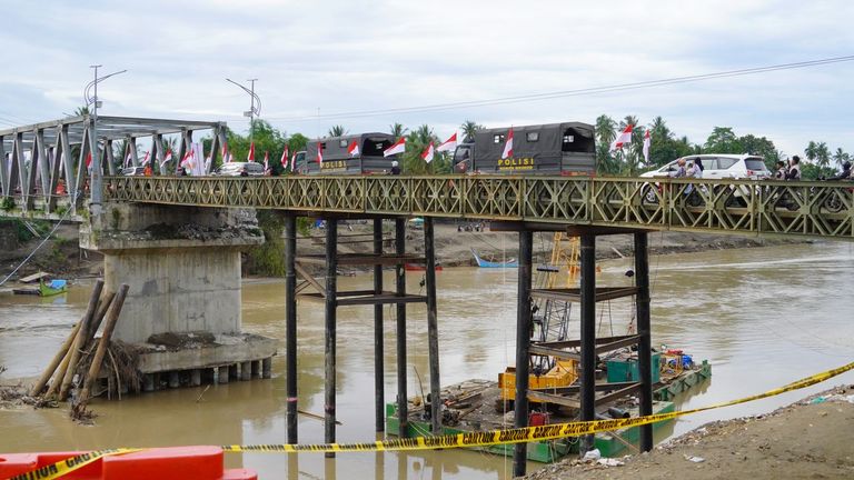 Reanudan la búsqueda de los cuatro españoles desaparecidos en un naufragio en Indonesia