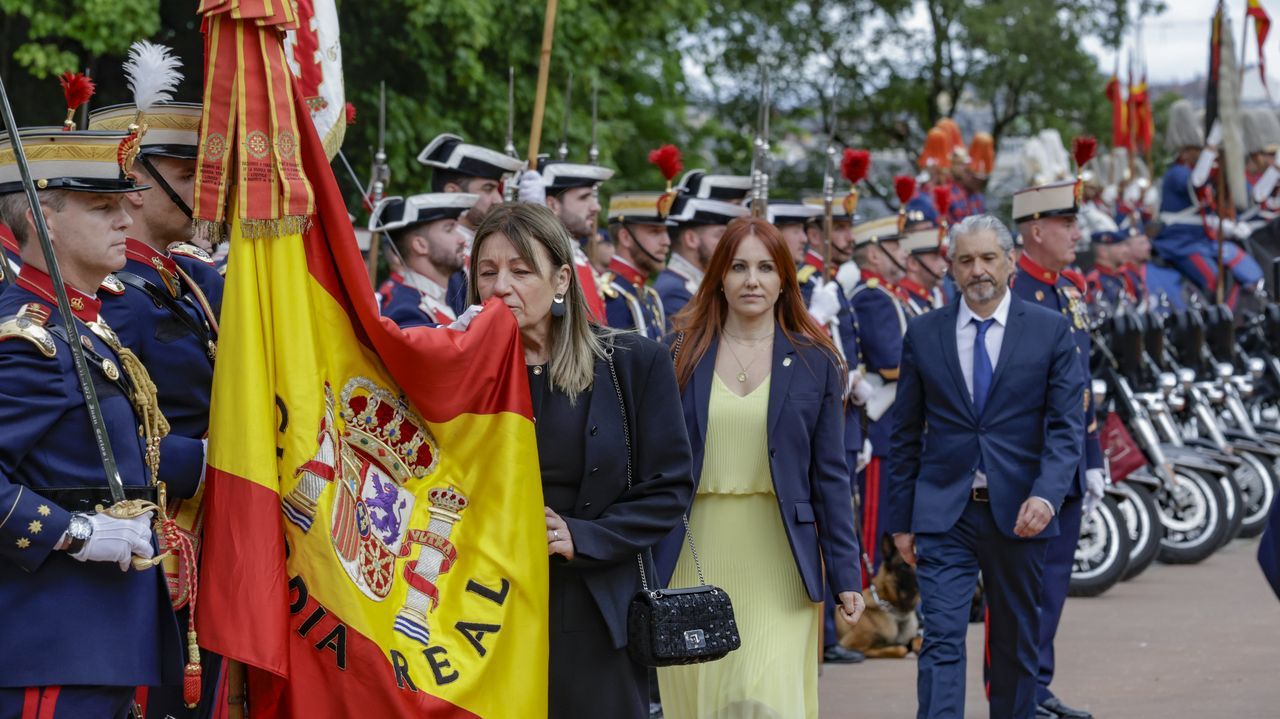 Las im�genes de la jura de bandera en Lugo.Centro de Portomar�n, con la iglesia rom�nica de San Nicol�s