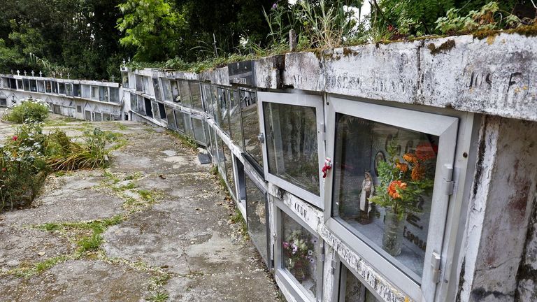 Vecinos de Tirán temen que el cementerio caiga al mar: «Queremos morrer en paz»