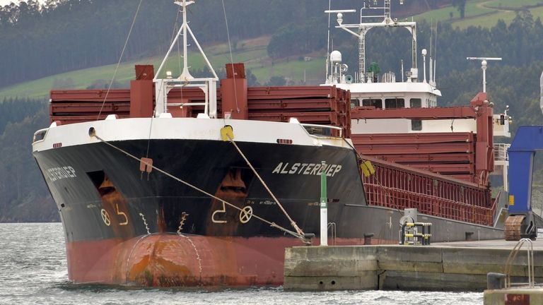 El lenguaje de los barcos: la información de sus letras, símbolos y marcas