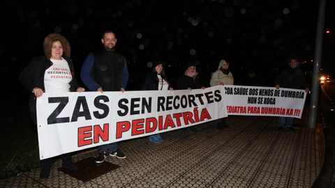 Desde Zas y Dumbra aprovecharon la visita de Feijoo para demandar mejoras en pediatra