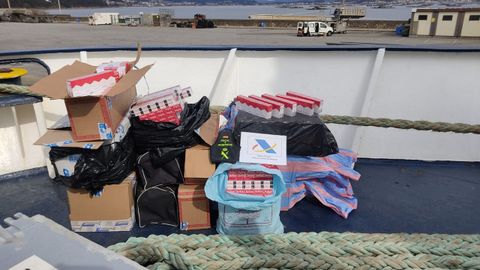La Guardia Civil intervino 452 cartones de contrabando el año pasado en el puerto de A Pobra.