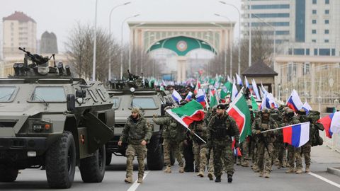 Tropas chechenas el 25 de febrero en Grozny, Rusia. 