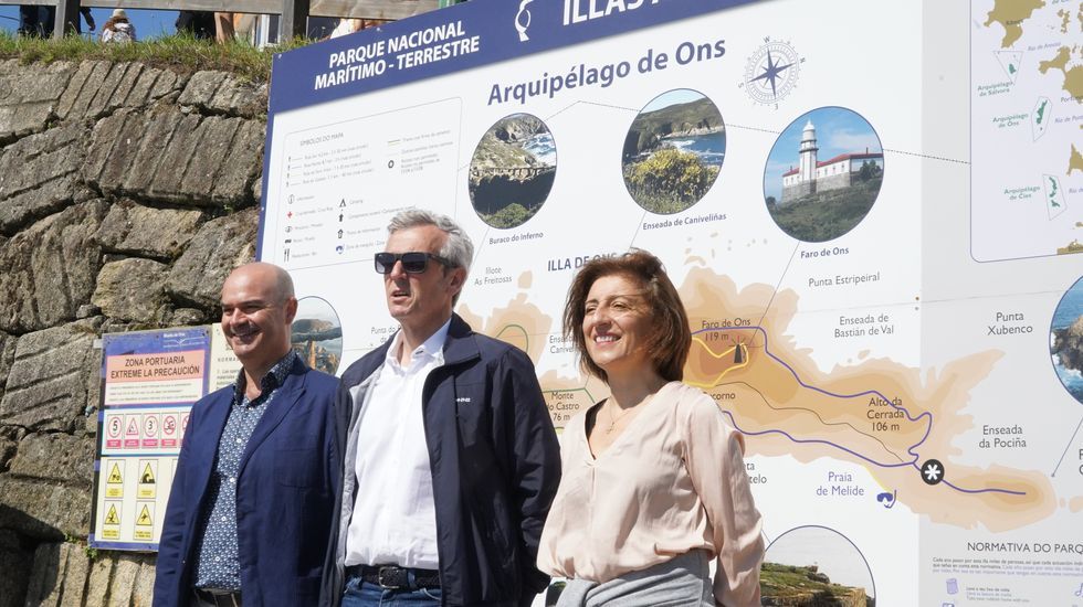 El Da de Peas de Boiro regresa a A Cachada por todo lo alto.El alcalde de Bueu, Flix Juncal; el presidente de la Xunta, Alfonso Rueda; y la conselleira de Medio Ambiente, ngeles Vzquez, en Ons