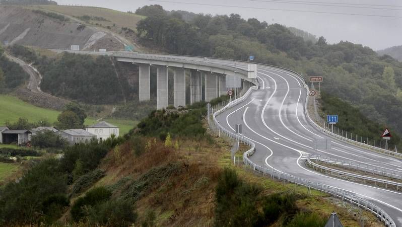 Los empleados de Cementos Cosmos esperan contar con el respaldo de la Xunta.