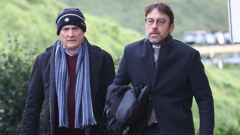 Andrés Cortabitarte -con su abogado a la derecha- volvió a las sesiones del juicio