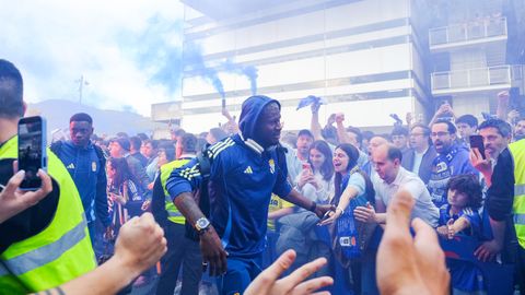 Recibimiento al Real Oviedo en la previa del partido contra el Villarreal
