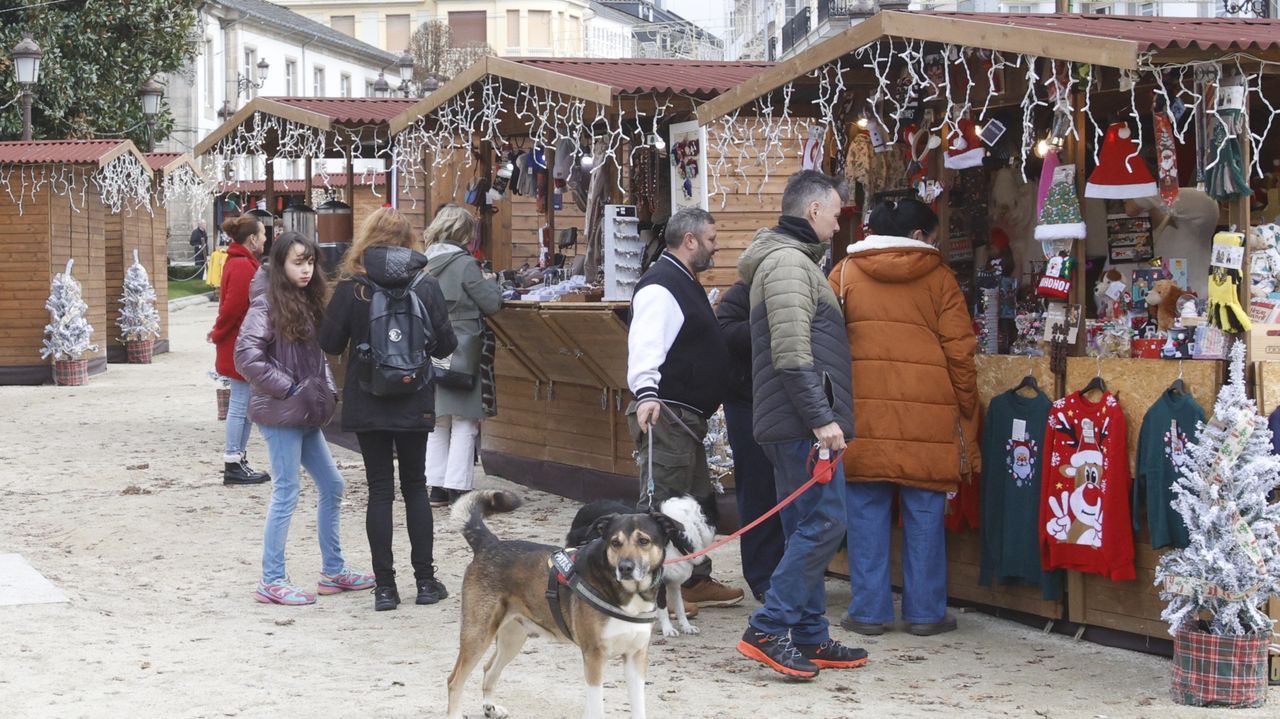 Tierra de Miranda, el territorio que hizo cambiar el rumbo de la literatura gallega.Varios de los puestos del Nadalmente Lucense