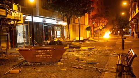 Estado en el que quedó el centro de Logroño tras los disturbios nocturnos.