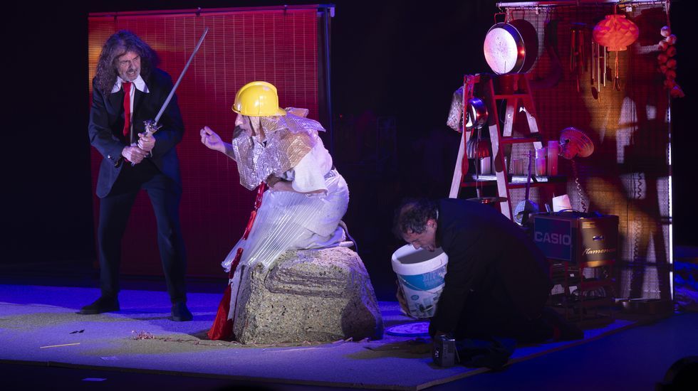 As&iacute; marchan las obras del Teatro Principal de Pontevedra.Leti da Taberna, durante o seu paso pola R&uacute;a dos Contos de Carballo