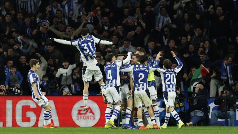 El Barcelona cae ante la Real en Anoeta y su ventaja sobre el Real Madrid en la Liga se reduce a un punto (2-1)